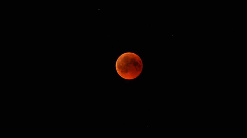Какие явления сопровождают красную луну ночью?
