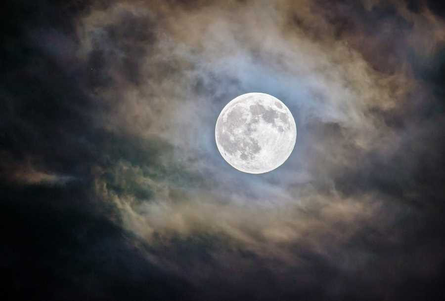 Как называется явление когда луны не видно?