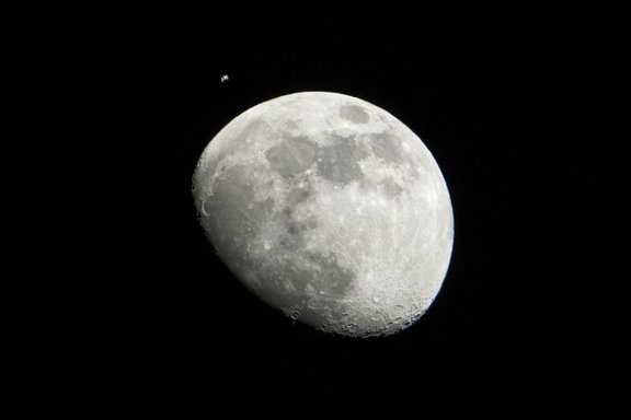 Краткий обзор первой Луны и ее характеристики
