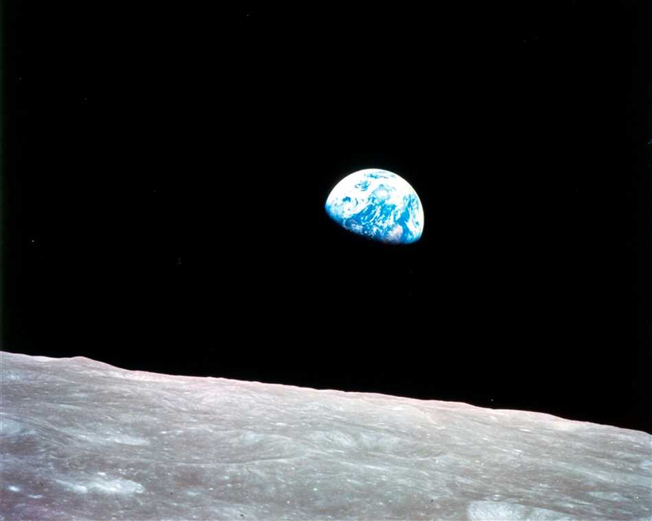 Правда ли что луна отдаляется от земли?